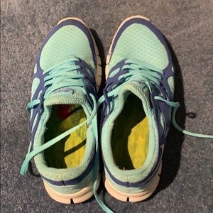 Nike Free 2 Sneakers